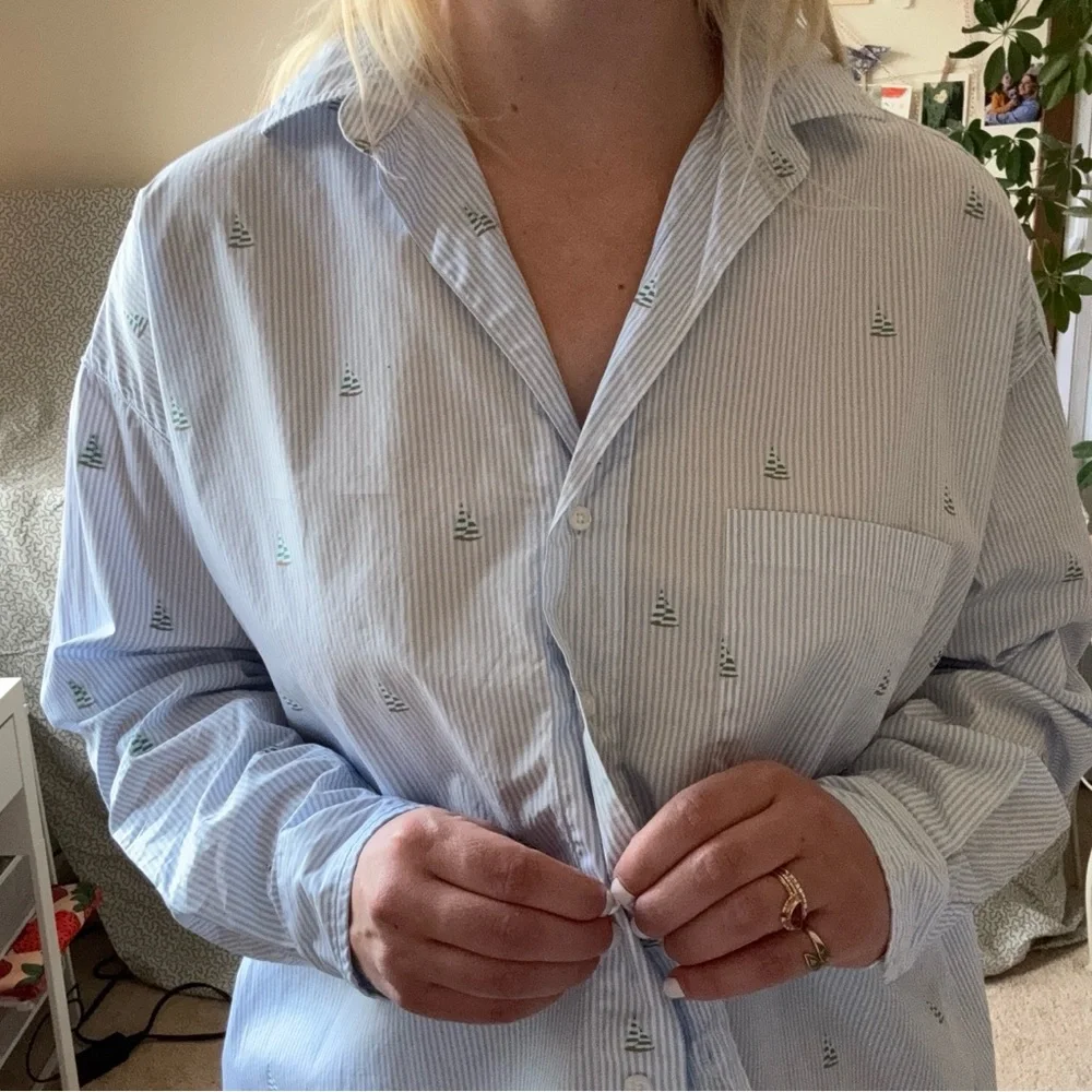Frank & Eileen Shirley Button Down - Picture 2 of 7